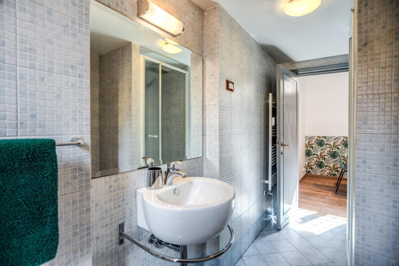 Residenza Regina Apartment โรม ภายนอก รูปภาพ